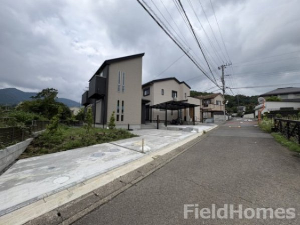 厚木市上荻野新築戸建て　2期1号棟の前面道路含む現地写真|前面道路含む現地写真です。