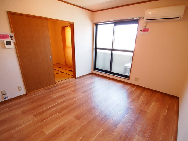 パセオ白鳳Ｂの居間・リビング