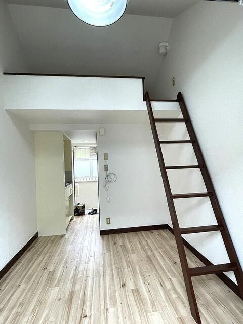 フレグランス向台の洋室