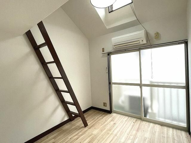 フレグランス向台の洋室