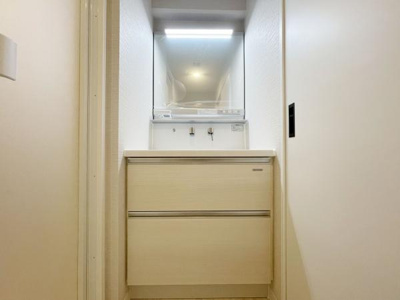 【独立洗面台】 | チサンマンション松原 | 使い勝手の良い洗面所です！
髪のセットやお化粧もストレスなくこなせ、朝から気分良く通勤通学に向かえそうですね！