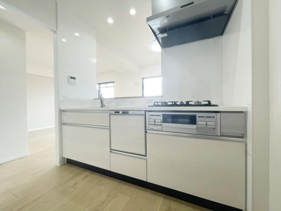 【キッチン】 | チサンマンション松原 | ご家族みんなで調理ができる位のスペースを実現したキッチン空間となっております。みんなで作った料理を召し上がりながらの会話は至福のひとときになるはずです♪