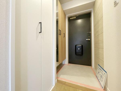 【玄関】 | チサンマンション松原 | シュークロークもあるので、靴がたくさんあっても安心！気持ちの良い朝は、毎日ここからスタートしていきます♪