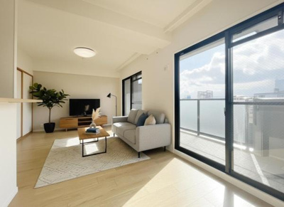 【居間・リビング】 | チサンマンション松原 | 【家具配置イメージ画像】ラグやソファで雰囲気を変えたりいろんなアレンジが楽しめます！