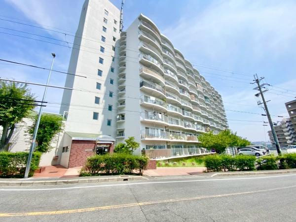【外観】 | とがグリーンハイツ | 南海泉北線「栂・美木多」駅が徒歩8分。通勤にも外出にもアクセス良好。家族でおでかけすることも増えそうですね♪