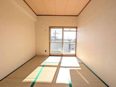 【和室】 | 朝日プラザ松原Ａ棟 | 6畳の和室。
お子様の遊び部屋・お昼寝スペースとして使うのもオススメです♪