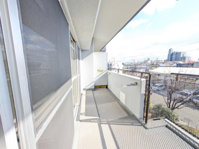 【バルコニー】 | 朝日プラザ松原Ａ棟 | 物干しセットを追加すれば、一度にたくさんのお洗濯物が干せるのが魅力！