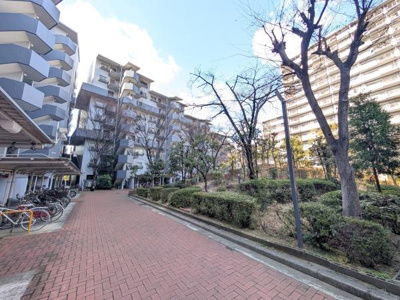 【その他】 | 朝日プラザ松原Ａ棟 | 「初めまして！」が集まる分譲マンション。たくさんの子供たちが年齢を問わずに、仲良く一緒に成長できるのは大型分譲マンションの特徴ですね。