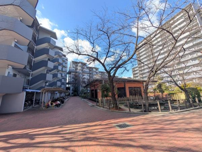 【その他】 | 朝日プラザ松原Ａ棟 | ■毎週土・日・祝のご対応可能■
お忙しい方も、お仕事前やお仕事帰りなどお客様のご都合に合わせてご案内致します！キッズルーム・駐車場完備！