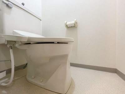 【トイレ】 | キャスビック田井城 | 節水型でエコなトイレには、今では当たり前のウォシュレット付き。便座を温める機能付き！

