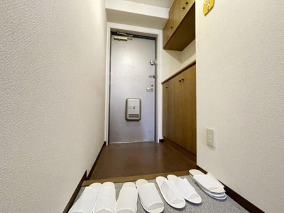 【玄関】 | キャスビック田井城 | シューズボックスで散らかりがちな玄関もスッキリ！
気持ちの良い朝は、毎日ここからスタートしていきます♪