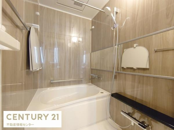 【浴室】 | ノバカネイチ阿波座２番館 | 浴室暖房乾燥機付きのバスルーム！
雨の日の洗濯物も楽々です！