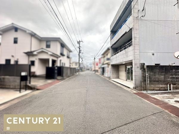 和歌山市中之島　事務所付住宅の前面道路含む現地写真