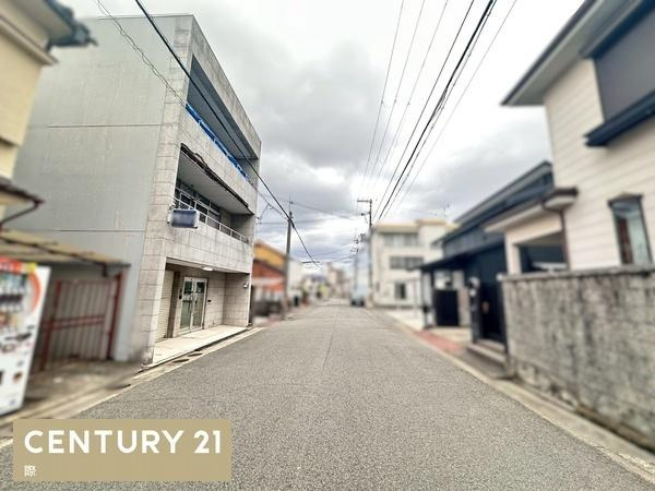 和歌山市中之島　事務所付住宅の前面道路含む現地写真