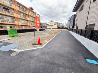 【前面道路含む現地写真】