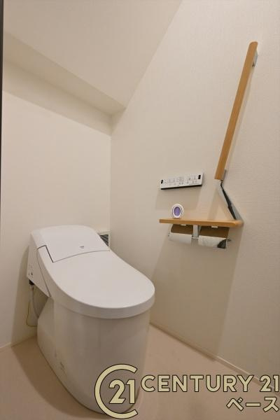 北葛城郡河合町広瀬台２丁目の中古一戸建のトイレ|■清潔感ある綺麗なお手洗い、１階２階共に完備！