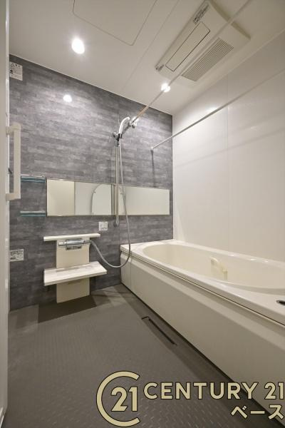 北葛城郡河合町広瀬台２丁目の中古一戸建の浴室|■浴室暖房乾燥機を完備！ゆったりした浴槽での入浴は疲れも癒してくれます！