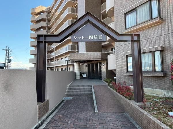 シャトー岡崎Ⅲ番館のエントランス|エントランスです。