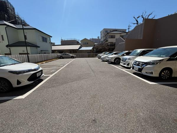 シャトー岡崎Ⅲ番館の駐車場|敷地内駐車場です。