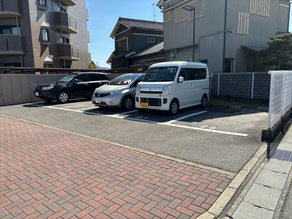 シャトー岡崎Ⅲ番館の駐車場|敷地内駐車場です。