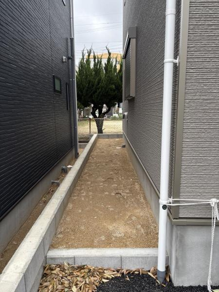 蒲郡市三谷町第11　全2棟・1号棟の庭|草花で飾れるお庭。