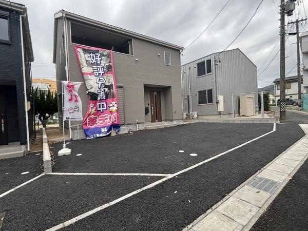 蒲郡市三谷町第11　全2棟・1号棟の駐車場|３台駐車できます