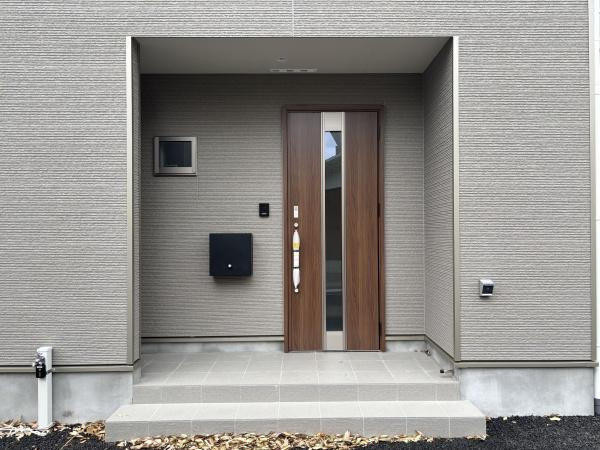蒲郡市三谷町第11　全2棟・1号棟の玄関|訪れる人を心地よく迎え入れます。
