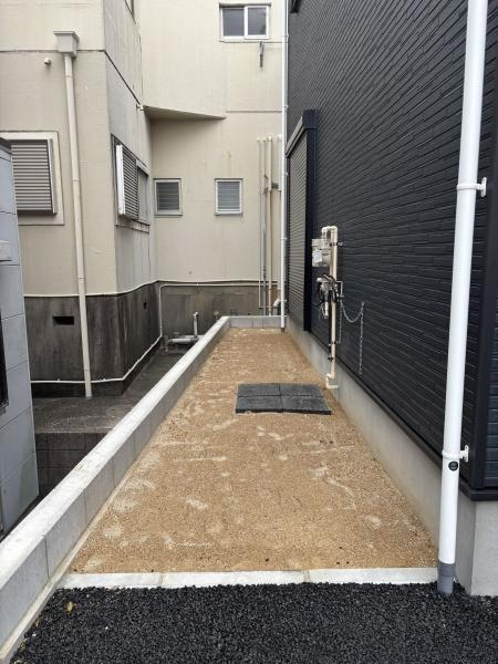 蒲郡市三谷町第11　全2棟・2号棟の庭|草花で飾れるお庭。