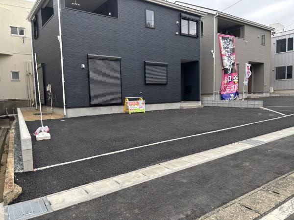 蒲郡市三谷町第11　全2棟・2号棟の駐車場|３台駐車できます