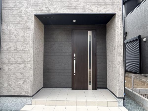 豊川市本野町01期　全7棟・5号棟の玄関|訪れる人を心地よく迎え入れます。