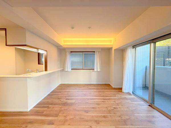 日神デュオステージ三ツ沢公園の居間・リビング|洋室側からのリビング・明るいです