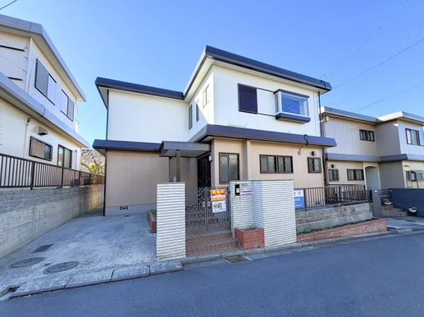 横浜市港南区下永谷２丁目の中古一戸建の前面道路含む現地写真