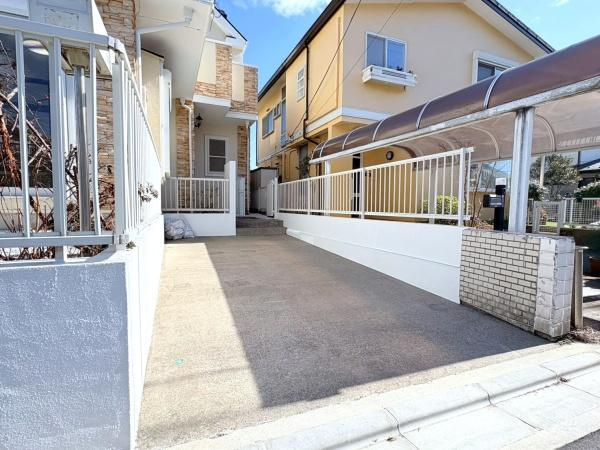 逗子市久木８丁目の中古一戸建の駐車場