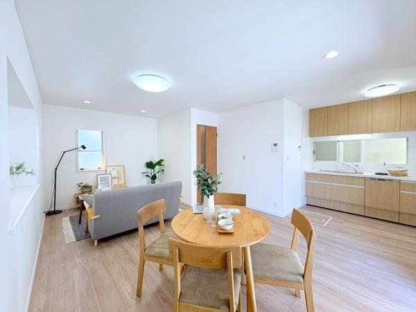 逗子市久木８丁目の中古一戸建の居間・リビング