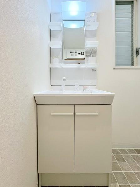 逗子市久木８丁目の中古一戸建の独立洗面台
