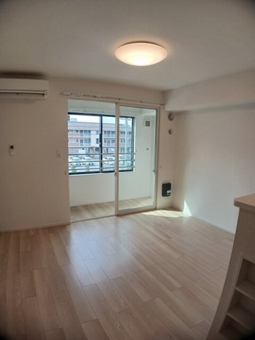 ｇｌｉｓｔｅｎ　ｃｏｕｒｔの居間・リビング