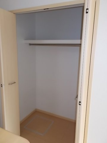 レジデンス　スクエアＢの収納