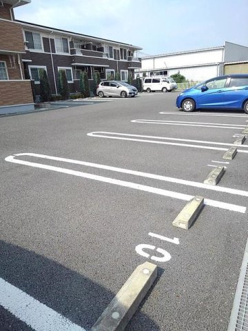 レジデンス　スクエアＢの駐車場