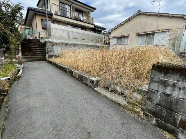 鹿児島県鹿児島市下伊敷３丁目１６−２６の前面道路含む現地写真