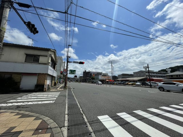 鹿児島県鹿児島市伊敷５丁目10-1の前面道路含む現地写真