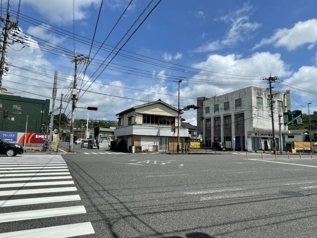 鹿児島県鹿児島市伊敷５丁目10-1の前面道路含む現地写真