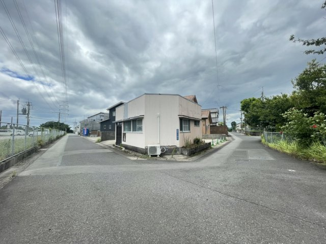鹿児島県鹿児島市西伊敷７丁目30-7の前面道路含む現地写真