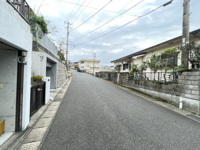 鹿児島県鹿児島市東坂元2丁目1-5の前面道路含む現地写真