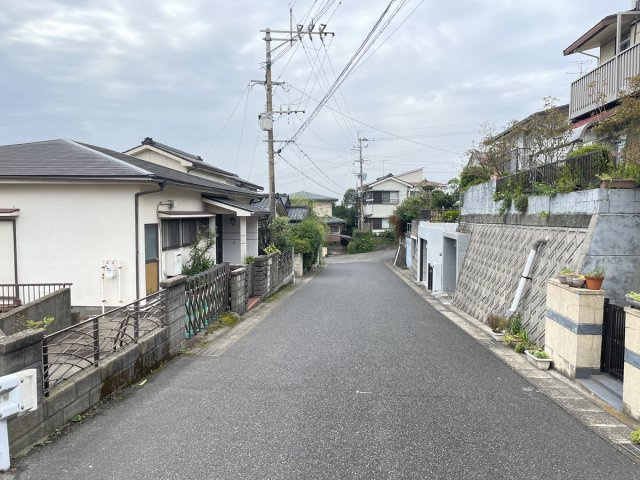 鹿児島県鹿児島市東坂元2丁目1-5の前面道路含む現地写真