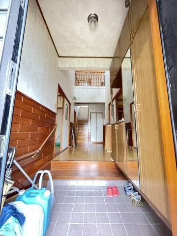 鹿児島県鹿児島市下伊敷３丁目86-14の玄関|収納もある玄関です
