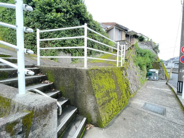 鹿児島県鹿児島市小野1丁目14-24の前面道路含む現地写真