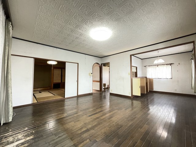 鹿児島県鹿児島市明和5丁目38-6の居間・リビング|こちらの居間で趣味の時間をお楽しみください