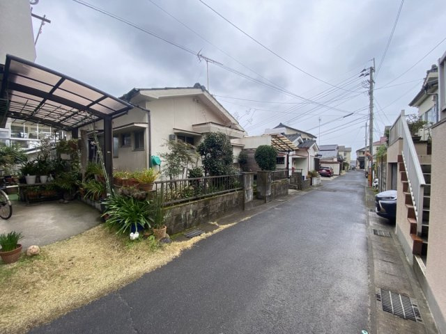 鹿児島県鹿児島市田上４丁目15-2の前面道路含む現地写真