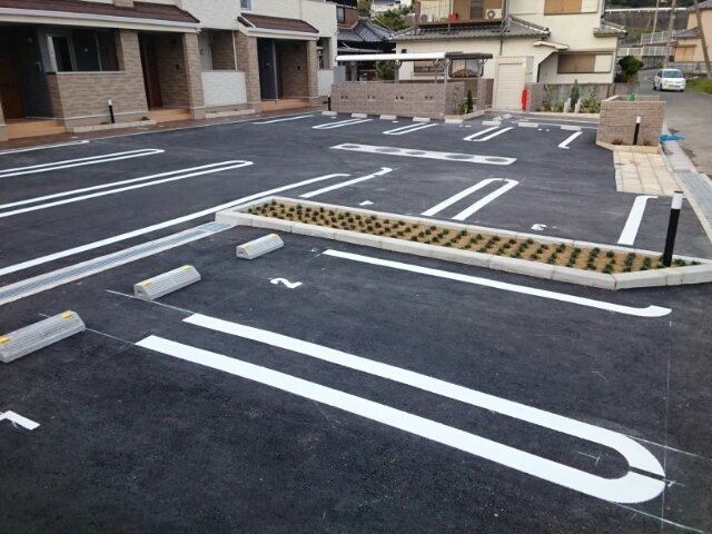 ラ・ルーチェの駐車場