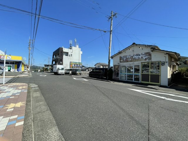 鹿児島県鹿児島市西伊敷3丁目5-4の前面道路含む現地写真